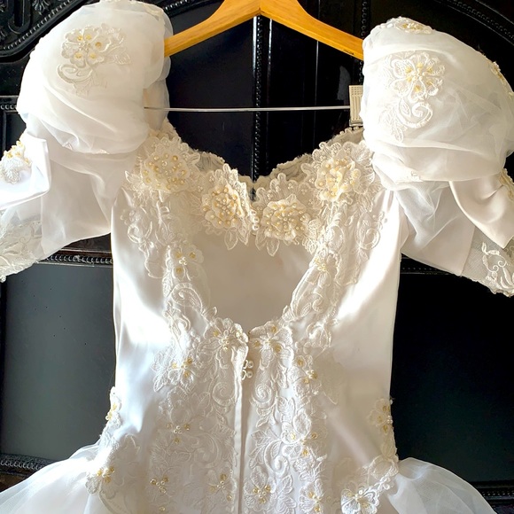 Wedding dress + veil! Wear as is or use the material to make your dream dress!💕 - Picture 7 of 14